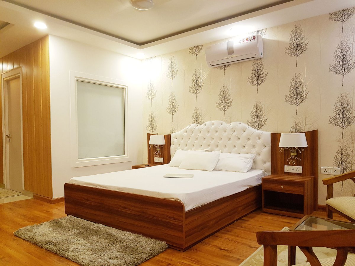 Deluxe King Suite